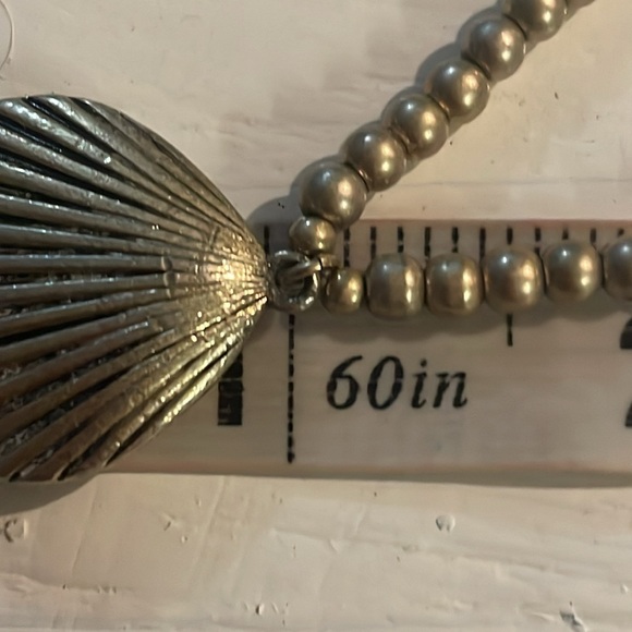 Vintage 8” gold tone stackable stretch bracelet w/solid metal shell charm - Picture 11 of 11